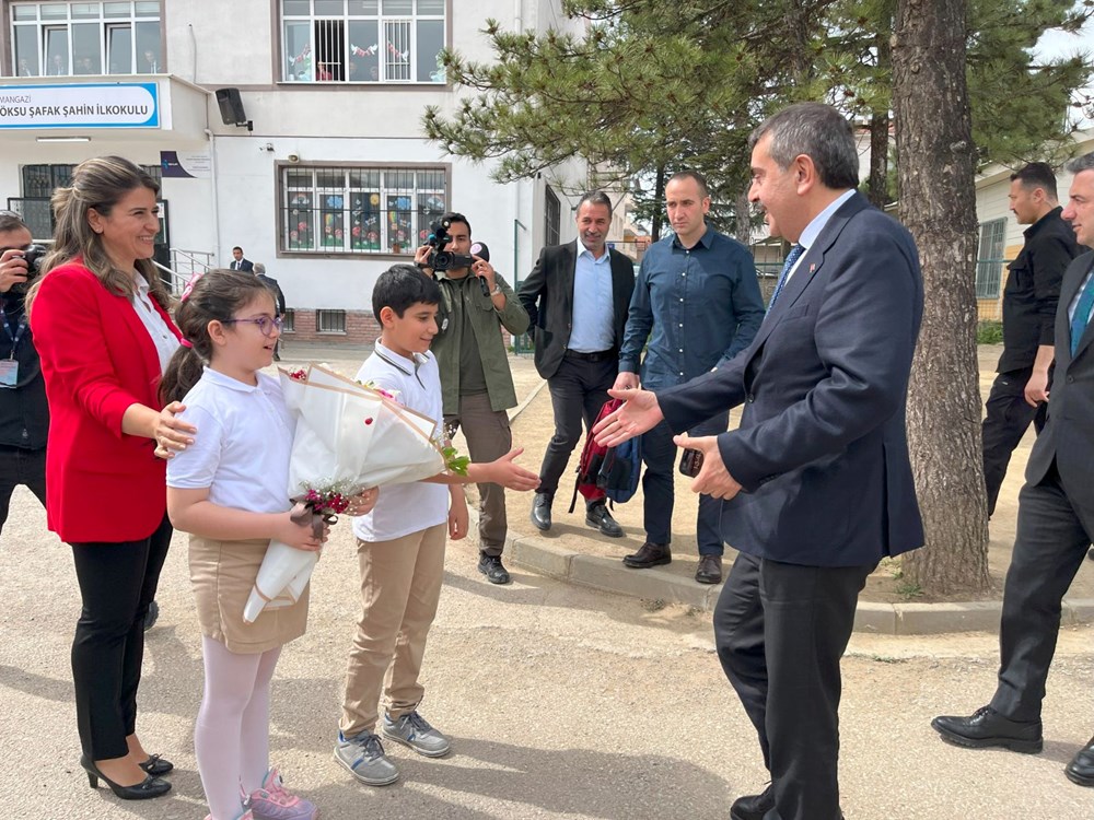 Sınıf başkanı sözünü tuttu! Bakan Tekin'den okula ziyaret - 1