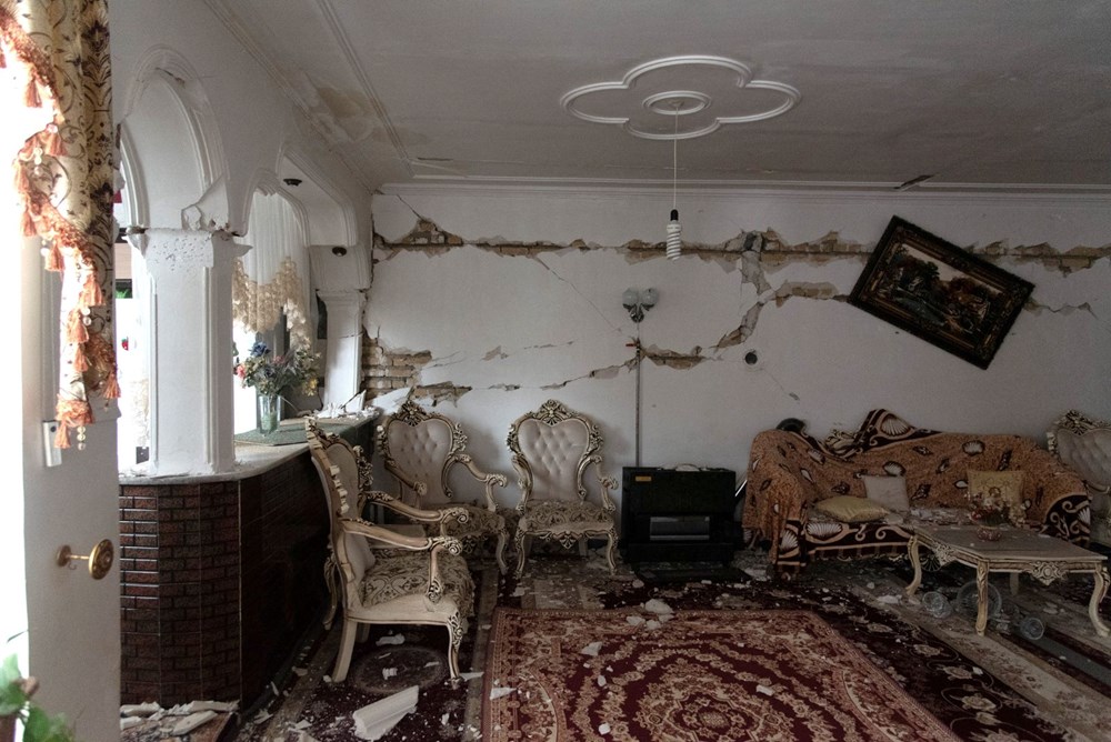 Türkiye'deki 7,4 şiddetindeki deprem Mısır'dan İran'a kadar çevre ülkeleri de vurdu: Yıkımın fotoğrafları - 14