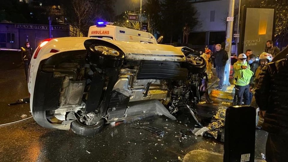 Beşiktaş'ta trafik kazası: Biri ağır iki yaralı - 1
