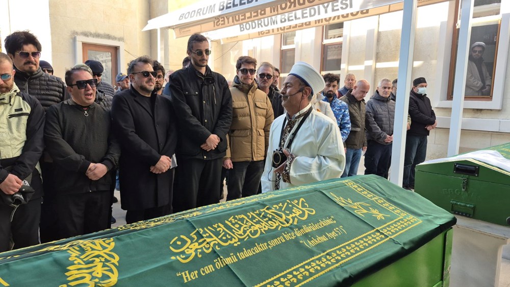 Tanyeli'nin Son Dileği Gerçekleşti: Bodrum'da Ebedi İstirahatgahına Kavuştu 73 ZLlEo2