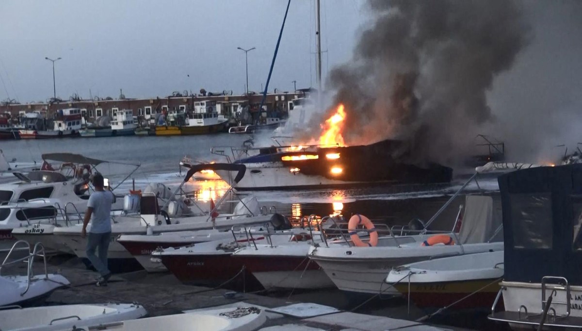 Avcılar Sahili'nde 7 tekne yandı