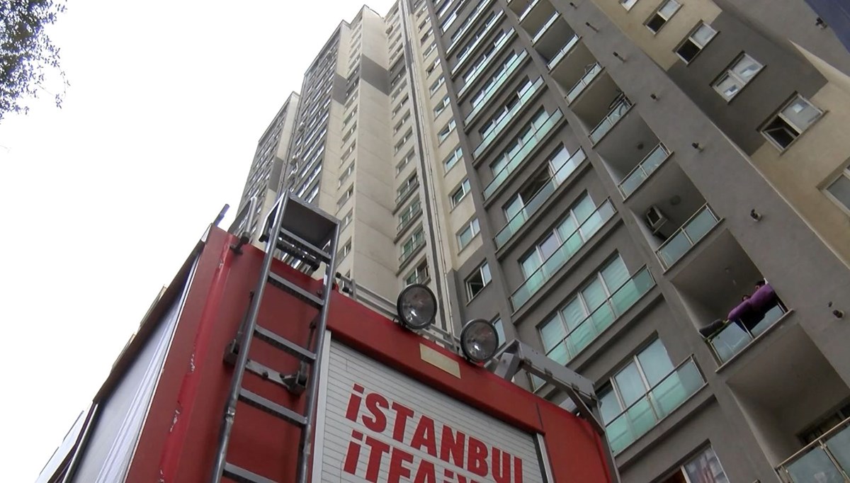İstanbul'da 23 katlı binada yangın paniği İstanbul'da 23 katlı binada yangın paniği