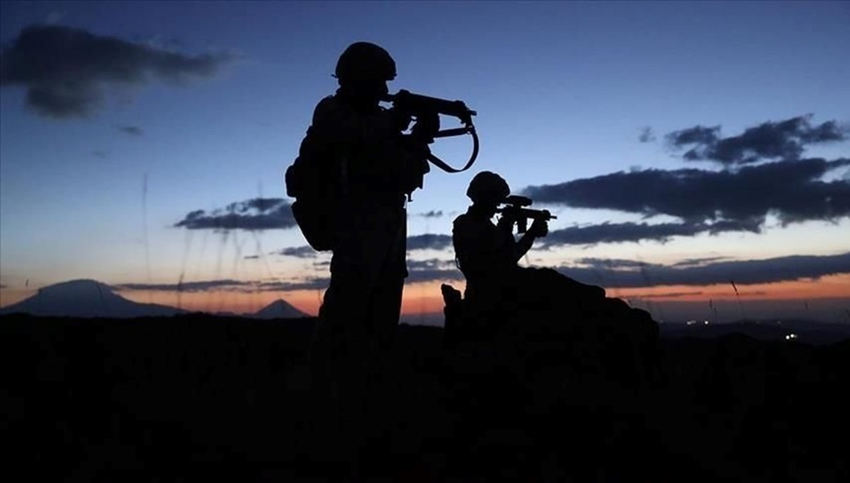 Suriye’de Türk bayrağına saldırı | Güvenlik kaynakları: Provokatif eylemde bulunanlar yakalandı