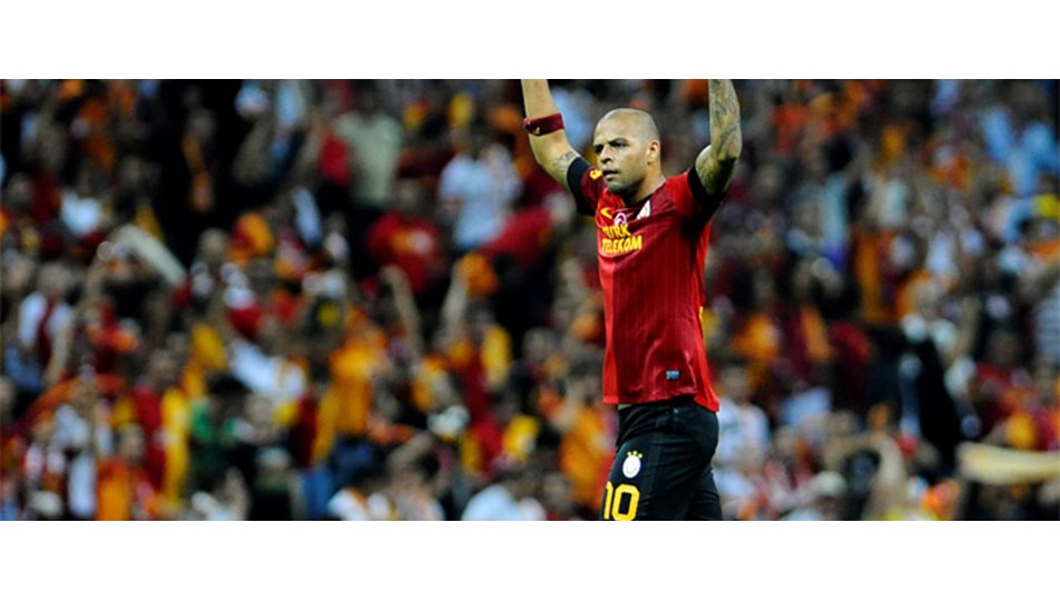 Timsah Arena'da kendini ısırdı!