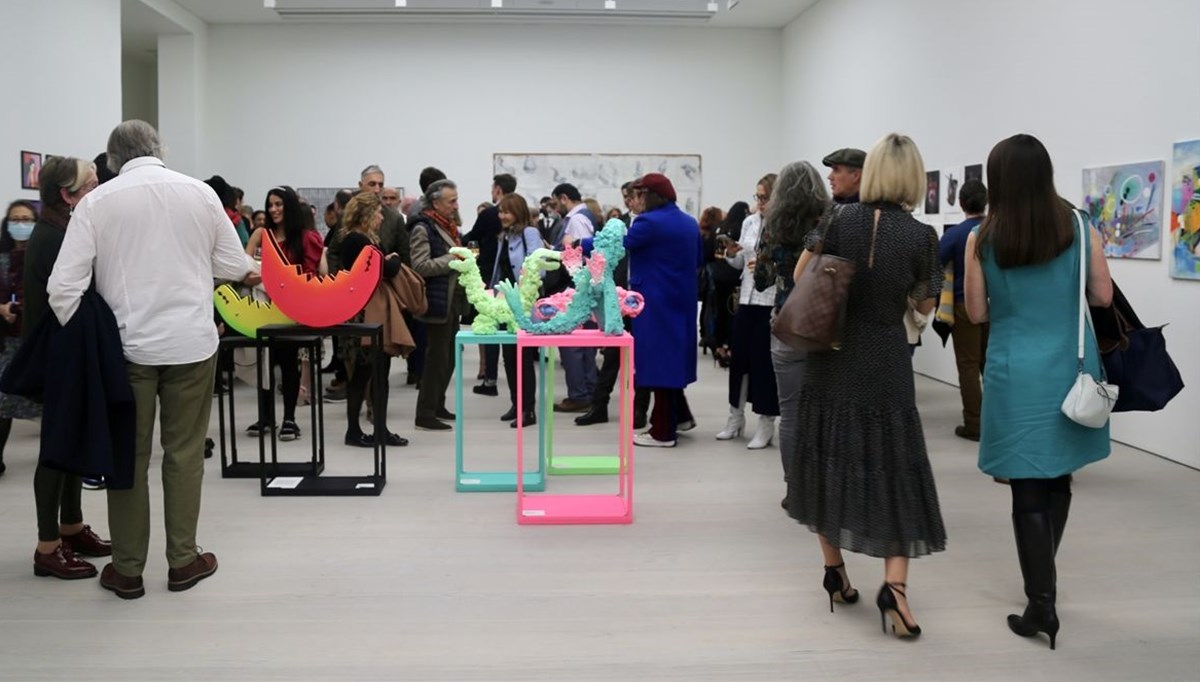Londra'da 21 sanatçıya ait 100'den fazla Türk sanat eseri sanatseverlerle buluştu