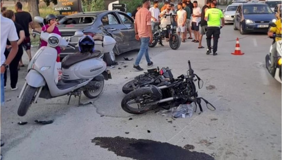 Motosiklet, otomobile ok gibi saplandı: 1 ölü