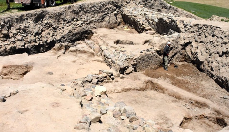 4000 yıllık şehirde 9 yapı katı tespit edildi - 1