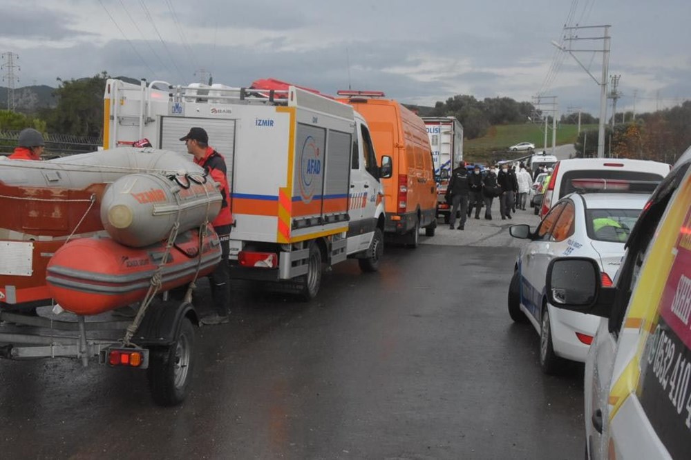 İzmir'de yağışın ardından deniz taştı: 1 kişinin cansız bedenine ulaşıldı - 8