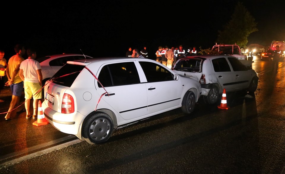 Kocaeli'de zincirleme trafik kazası: 2 ölü, 10 yaralı - 2