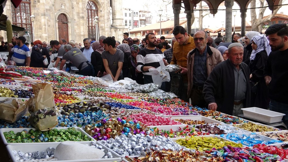 Bayram Tezgahı: Şekerden Kolonyaya Renk Cümbüşü 73 ZRTq3dBmvkukEH7KyAF2ug