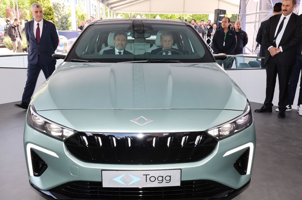 Cumhurbaşkanı
Erdoğan, Togg’un yeni modeli T10F’i inceledi - 5