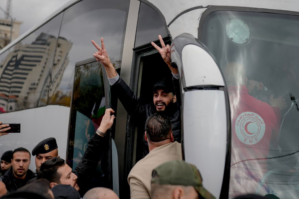 Filistinli mahkumlara tişört işkencesi! Davut Yıldızı giydirdiler, fotoğrafları dağıttılar - 4