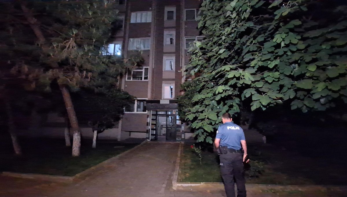 Tartıştığı kız arkadaşını başından vurup intihar etti Tartıştığı kız arkadaşını başından vurup intihar etti