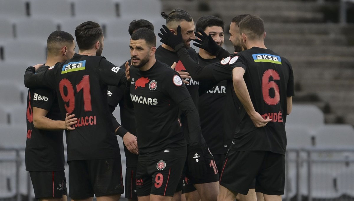 Fatih Karagümrük kötü gidişata 4 golle dur dedi Fatih Karagümrük kötü gidişata 4 golle dur dedi