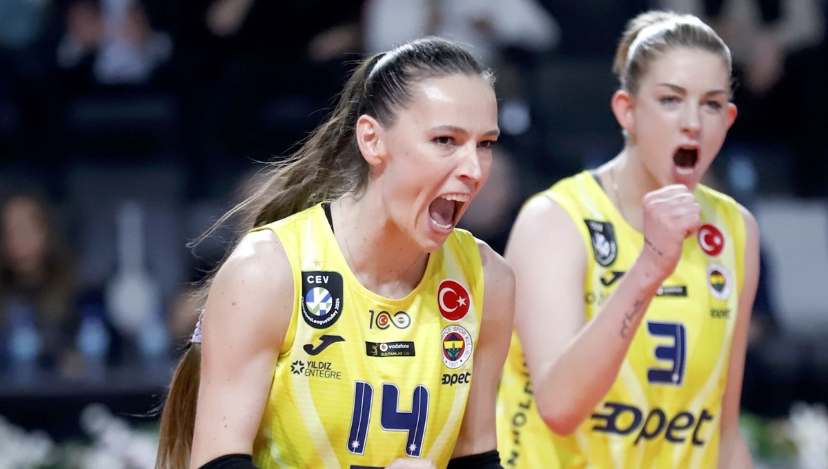 Fenerbahçeli voleybolcu Eda Erdem, altyapı oyuncularıyla buluştu