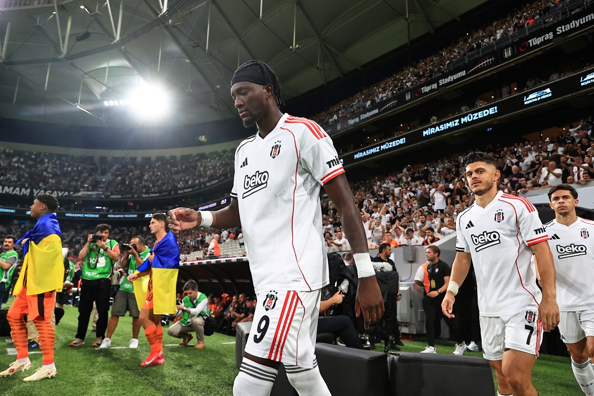 Beşiktaş, Shakhtar maçı öncesi sahaya böyle çıktı.