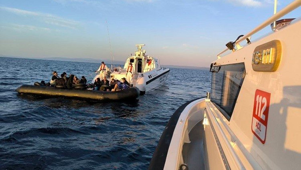 Balıkesir açıklarında 33 kaçak göçmen yakalandı Balıkesir açıklarında 33 kaçak göçmen yakalandı