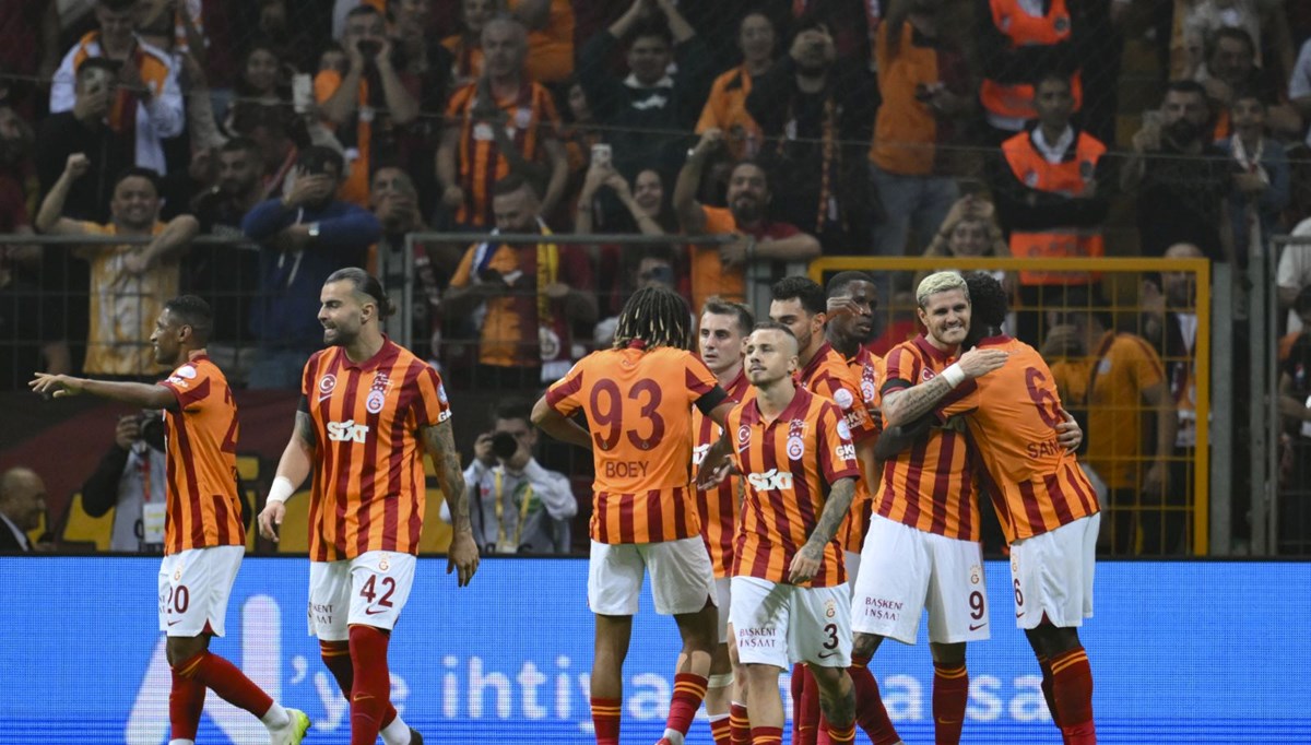 Icardi tarihe geçti: Galatasaray, derbide Beşiktaş'ı devirdi Icardi tarihe geçti: Galatasaray, derbide Beşiktaş'ı devirdi