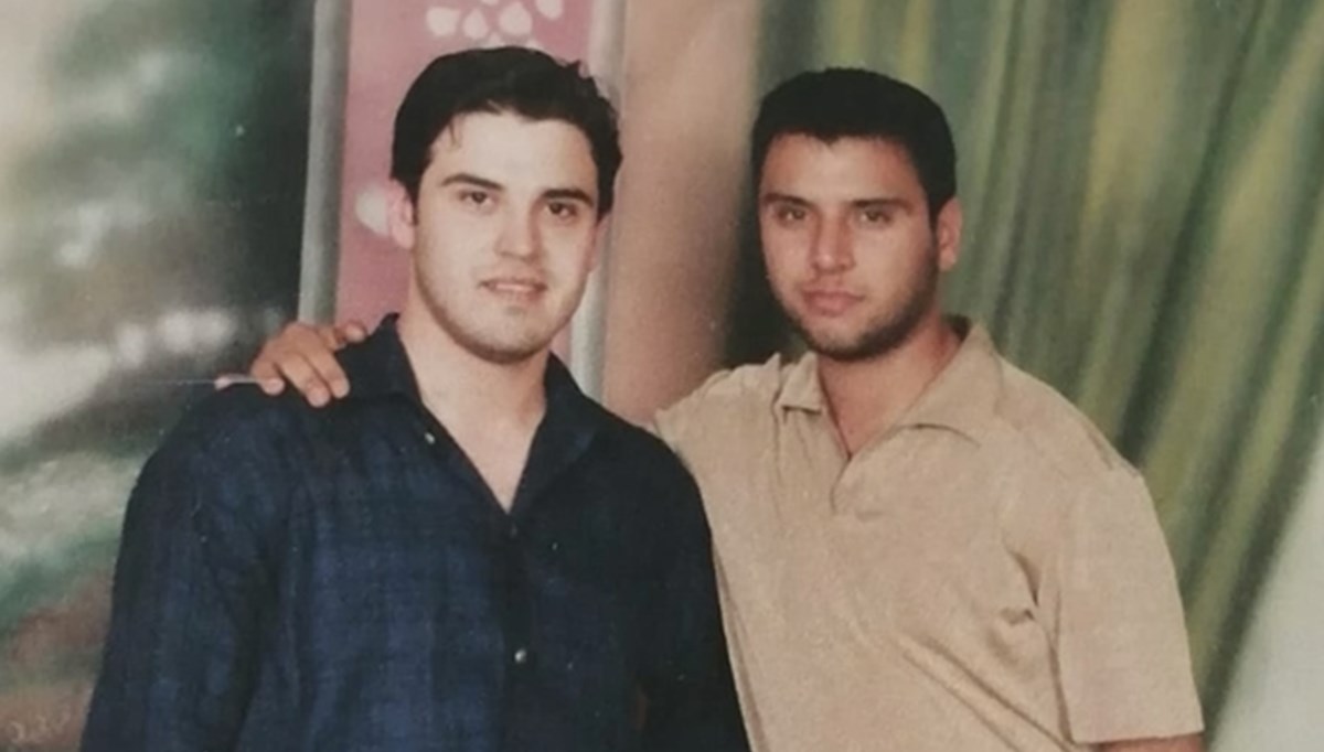 Ünlü şarkıcıdan nostaljik paylaşım: Yıl 1994, hayallerimiz var hem de ne hayaller (Ünlülerin çocukluk ve gençlik halleri) Ünlü şarkıcıdan nostaljik paylaşım: Yıl 1994, hayallerimiz var hem de ne hayaller (Ünlülerin çocukluk ve gençlik halleri)