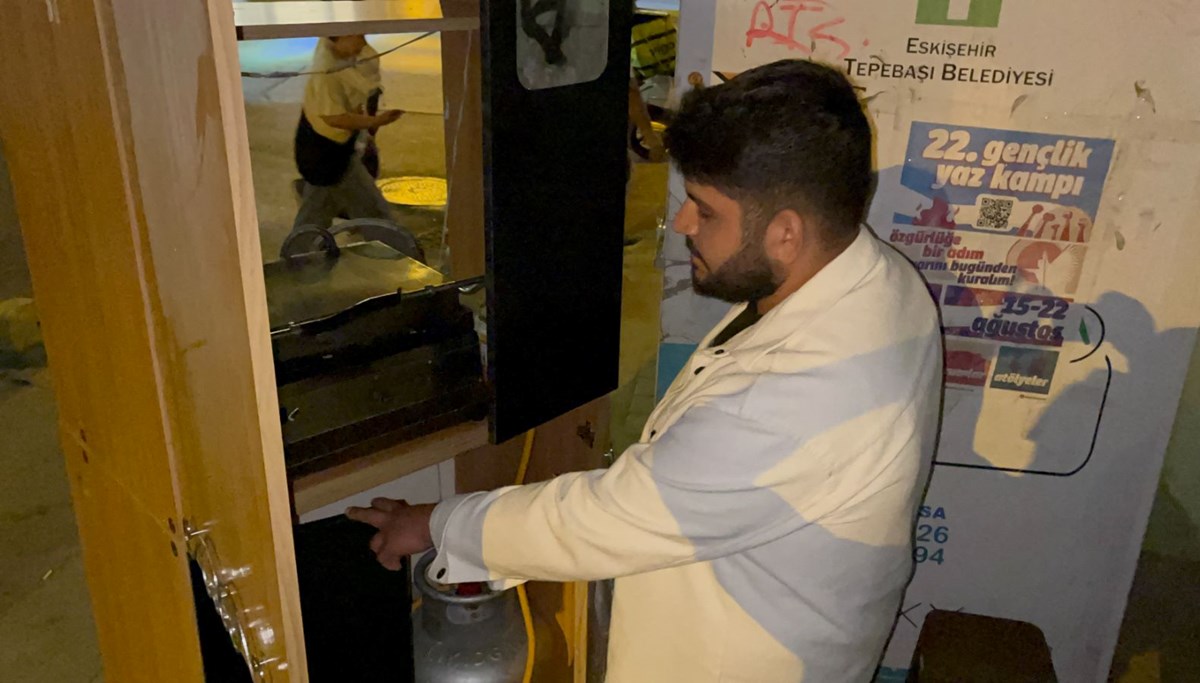 Gardırop içinde tost yapıp satıyorlar: 2 gençten girişimcilik örneği