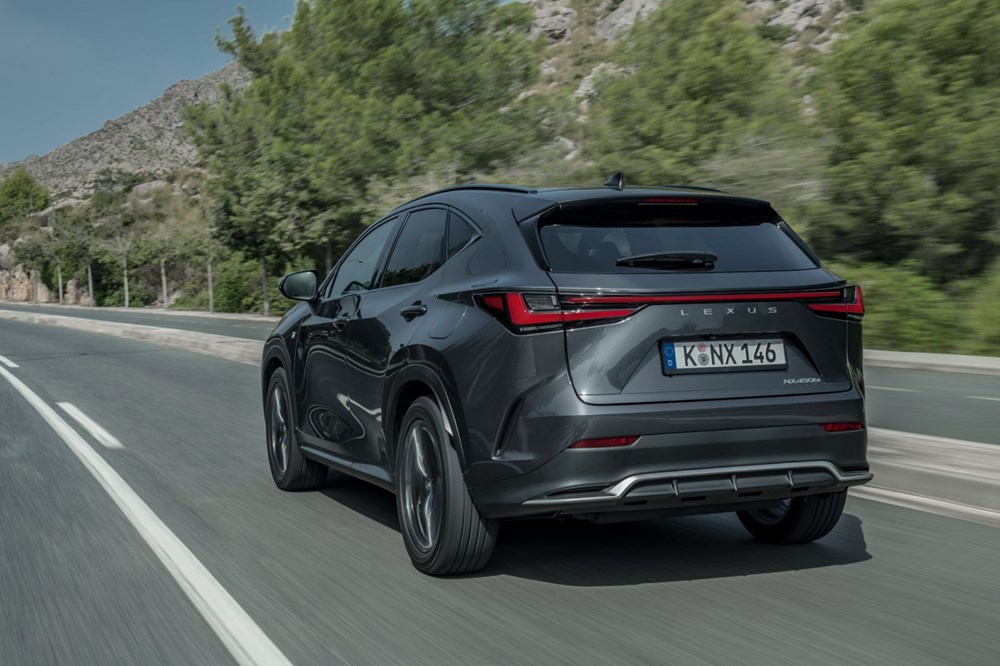 Lexus'ta yeni dönem: İlk plug-in hibrit modelini tanıttı - 19