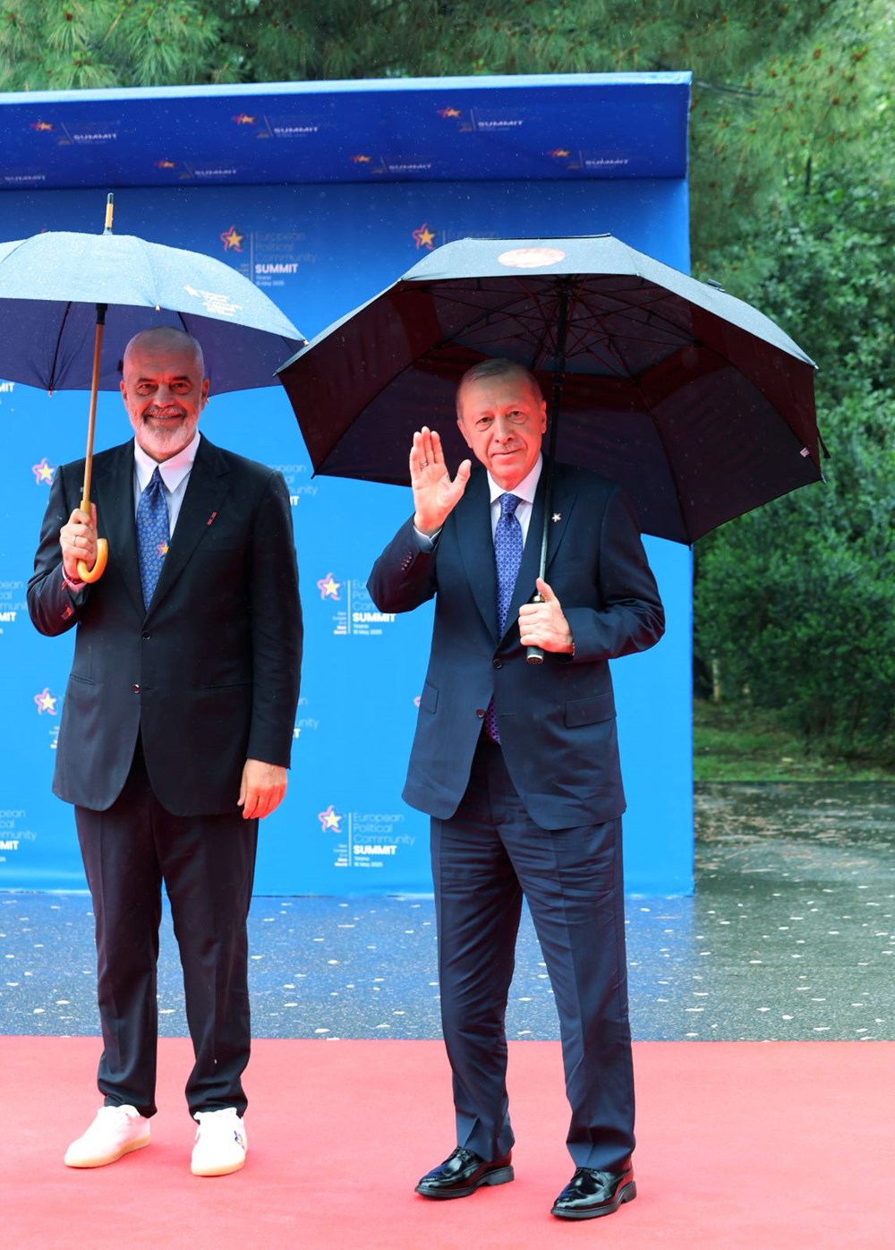 Meloni'yi diz çökerek karşıladı: Spor ayakkabıları Erdoğan'ın dikkatinden kaçmadı 73 ZXiD7zjMJU6b5BzJYPZI w