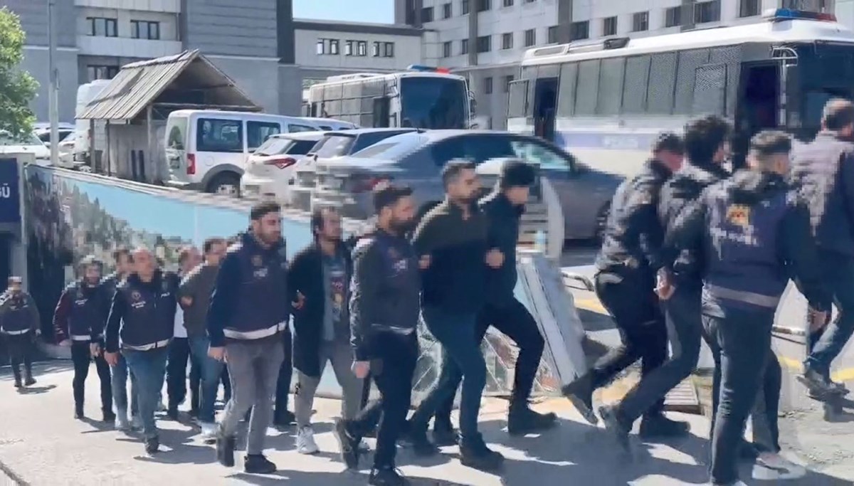 İstanbul'daki 1 Mayıs olaylarına 11 tutuklama İstanbul'daki 1 Mayıs olaylarına 11 tutuklama