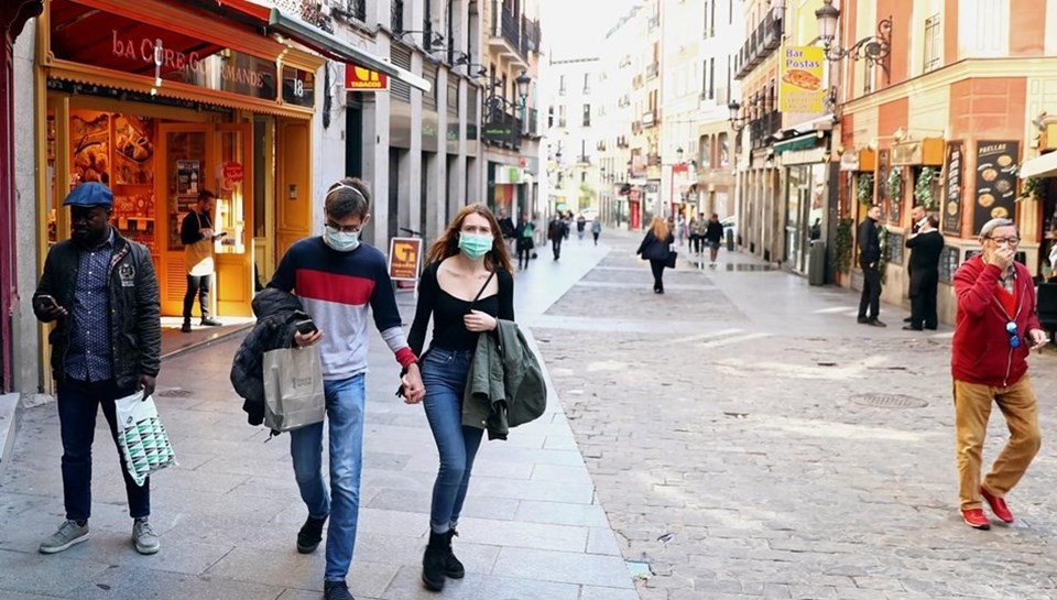 İspanya 26 Haziran'dan itibaren açık alanda maske kullanma zorunluluğunu kaldırıyor - 1