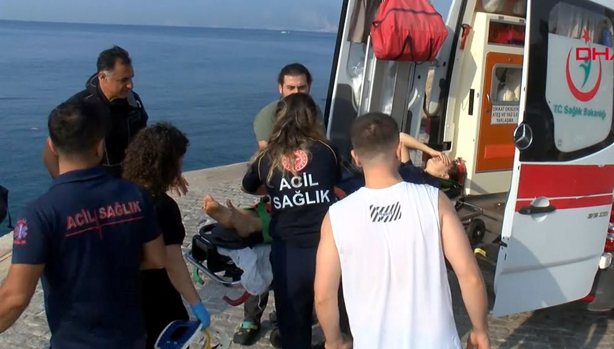 Plaja giderken ayağı kaydı, merdivenden kayalıklara düştü Plaja giderken ayağı kaydı, merdivenden kayalıklara düştü
