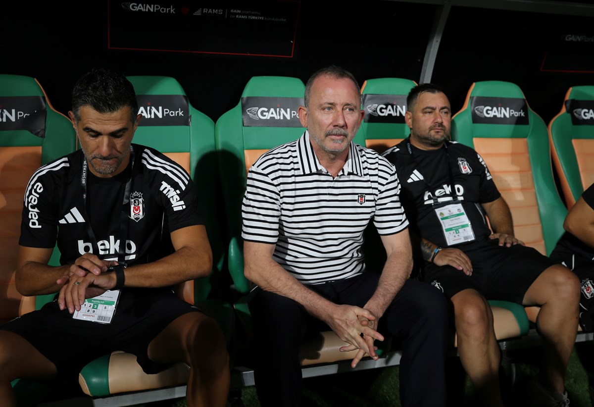 Yalçın, sol kanat ve sağ kanat transferlerinin bitirilmesini istedi.