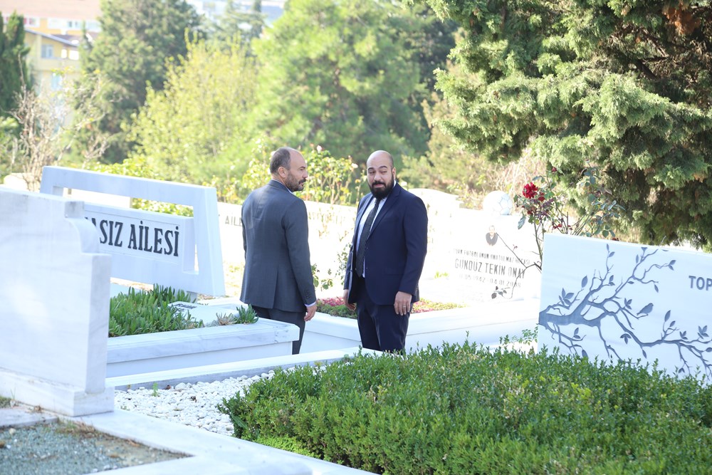 Öldü sanılan Hazım yalıya döndü (Fazilet Hanım ve Kızları Öldü sanılan Hazım yalıya döndü (Fazilet Hanım ve Kızları