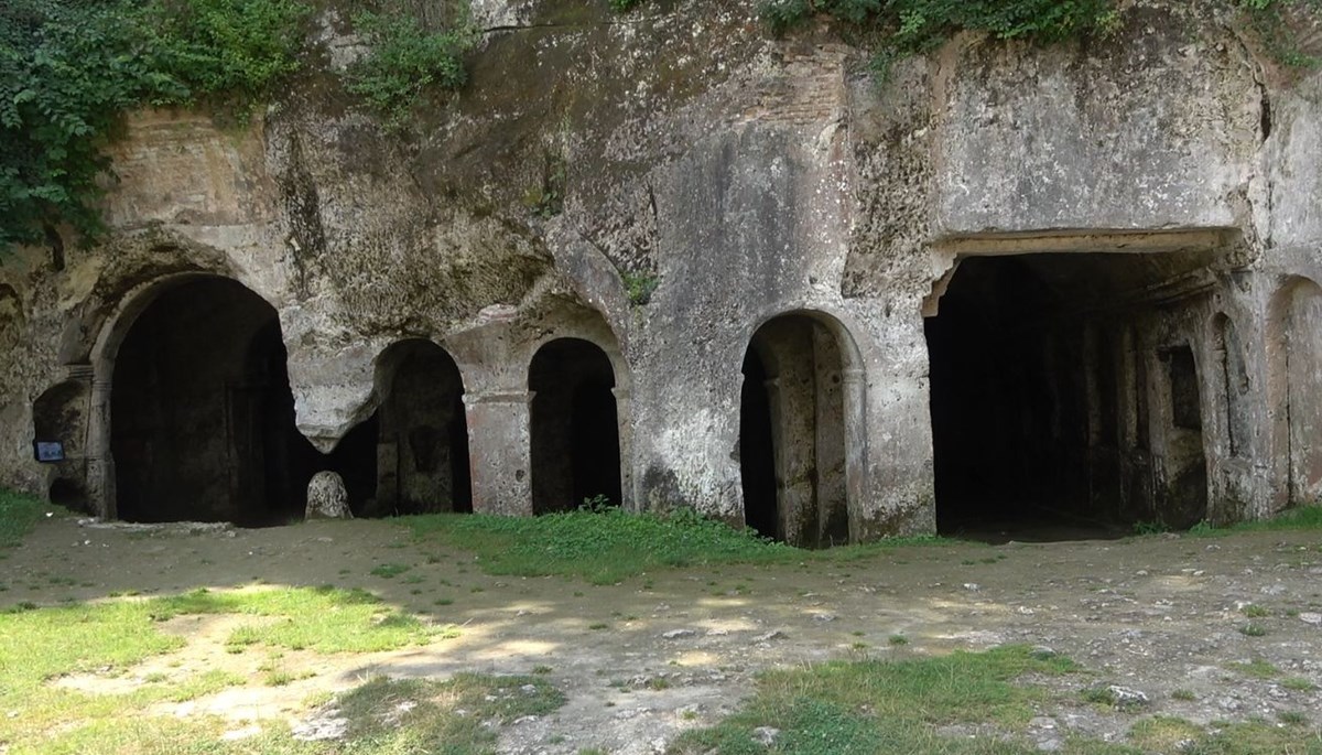 Aya Nikola Manastırı yabancı turistleri bekliyor