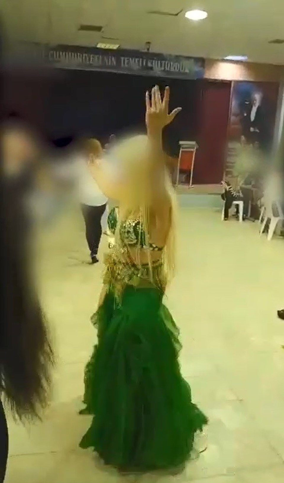 Bursa'da okulda dansözlü etkinlik: Okul müdürü görevden uzaklaştırıldı - 2