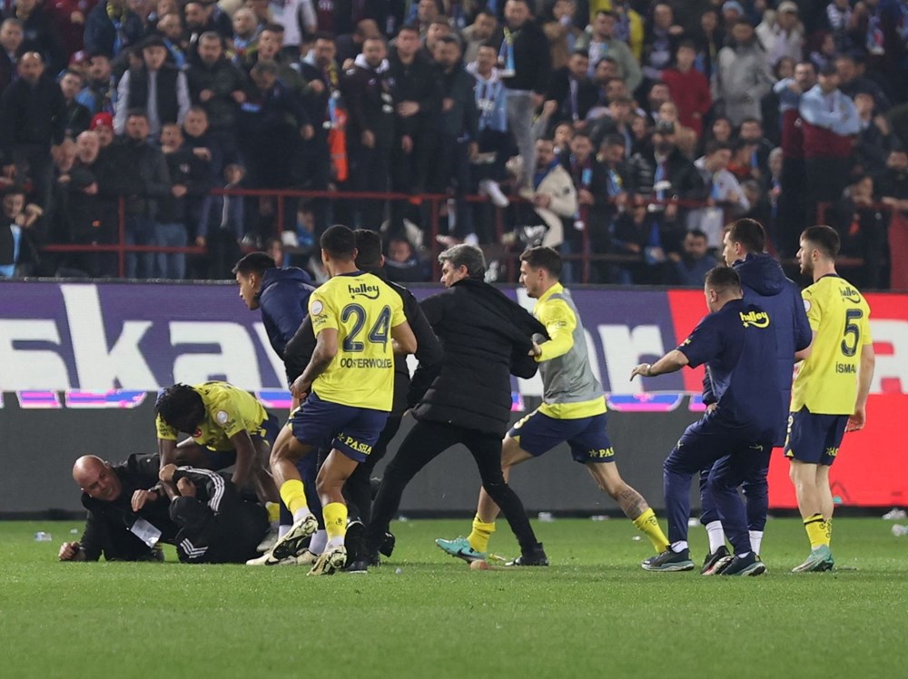 Trabzonspor - Fenerbahçe maçının ardından çıkan olaylar Avrupa basınında - 9