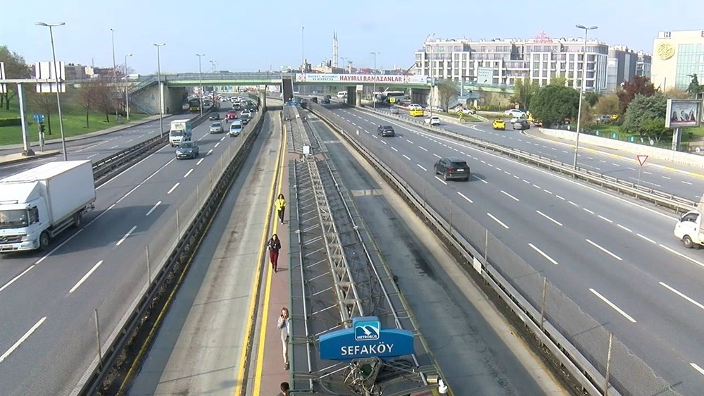 İstanbul'da Bayram Tatiliyle Yollar Tenha Şehre Dönüştü 73 ZZzsP5cu8kWIIAKauzdOlA