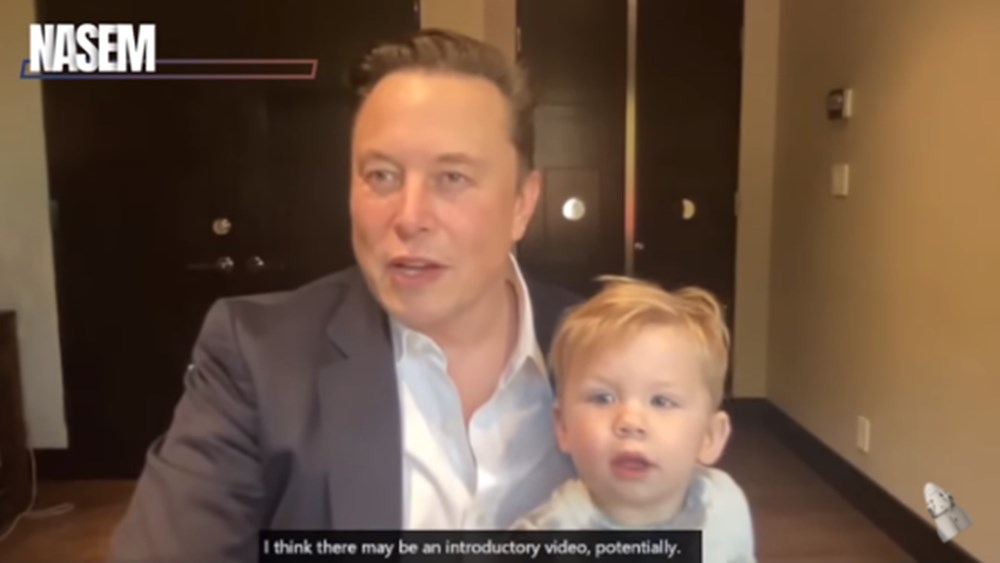 Elon Musk oğlu X AE A-XII ile kamera karşısında - 2