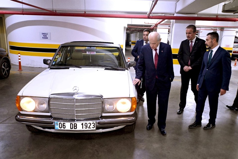 Bahçeli'den milletvekili Başkan'a hediye klasik otomobil - 1