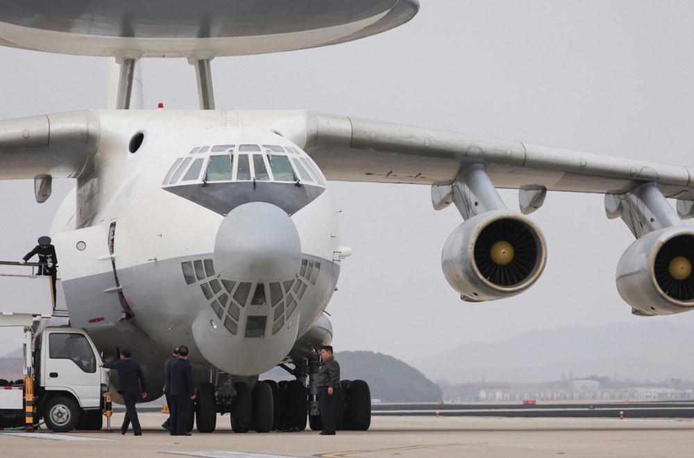 Kuzey Kore'den gövde gösterisi: Yeni uçağını ilk defa görücüye çıkardı - 7