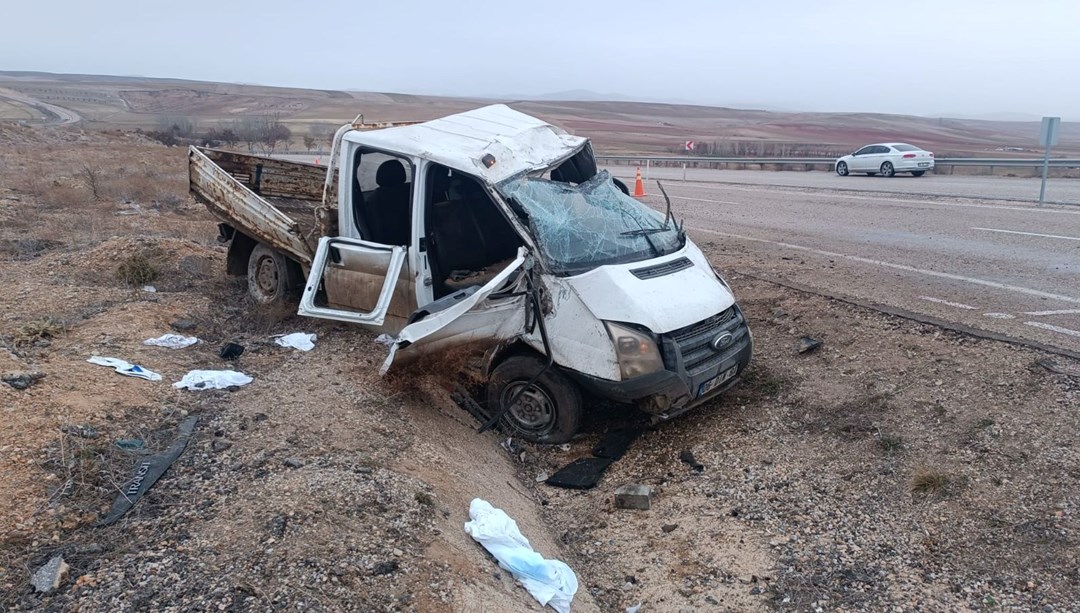 İşçileri taşıyan kamyonet devrildi: Beş yaralı