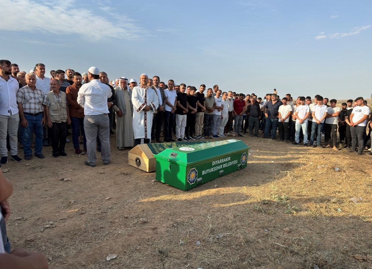 Anız yangınında hayatını kaybeden vatandaşlar toprağa verildi