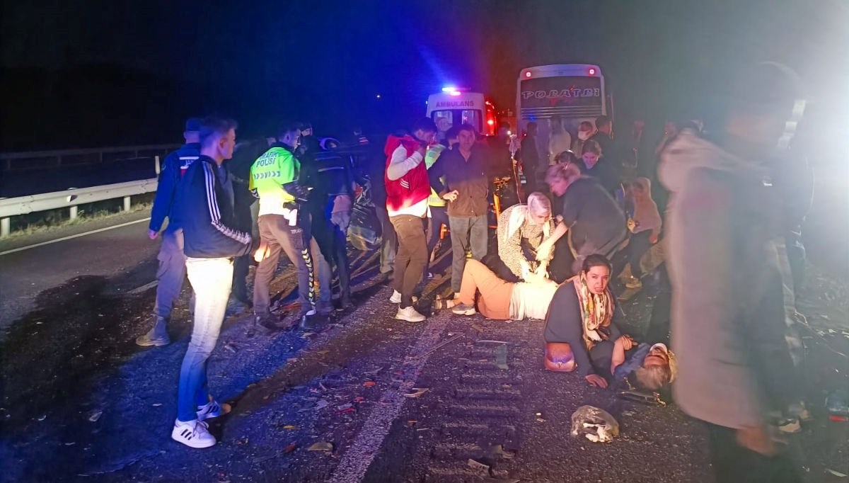 Eskişehir'deki zincirleme trafik kazasında 10 kişi yaralandı