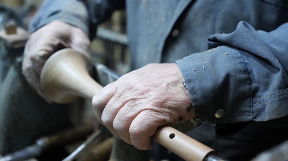 70 yaşındaki Mesut usta işini aşkla yapıyor: Fiyatı işçiliğine nazaran değişiyor 76 Zb0vYmvNF0mb96MU Qogiw