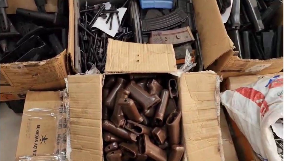 Kaçak silah fabrikası kurup, üretim yaptılar