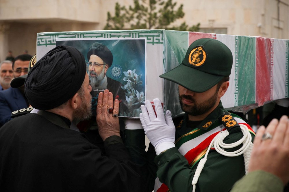 İran, Cumhurbaşkanı Reisi'ye veda ediyor: Cenaze töreninin 2. günü - 4