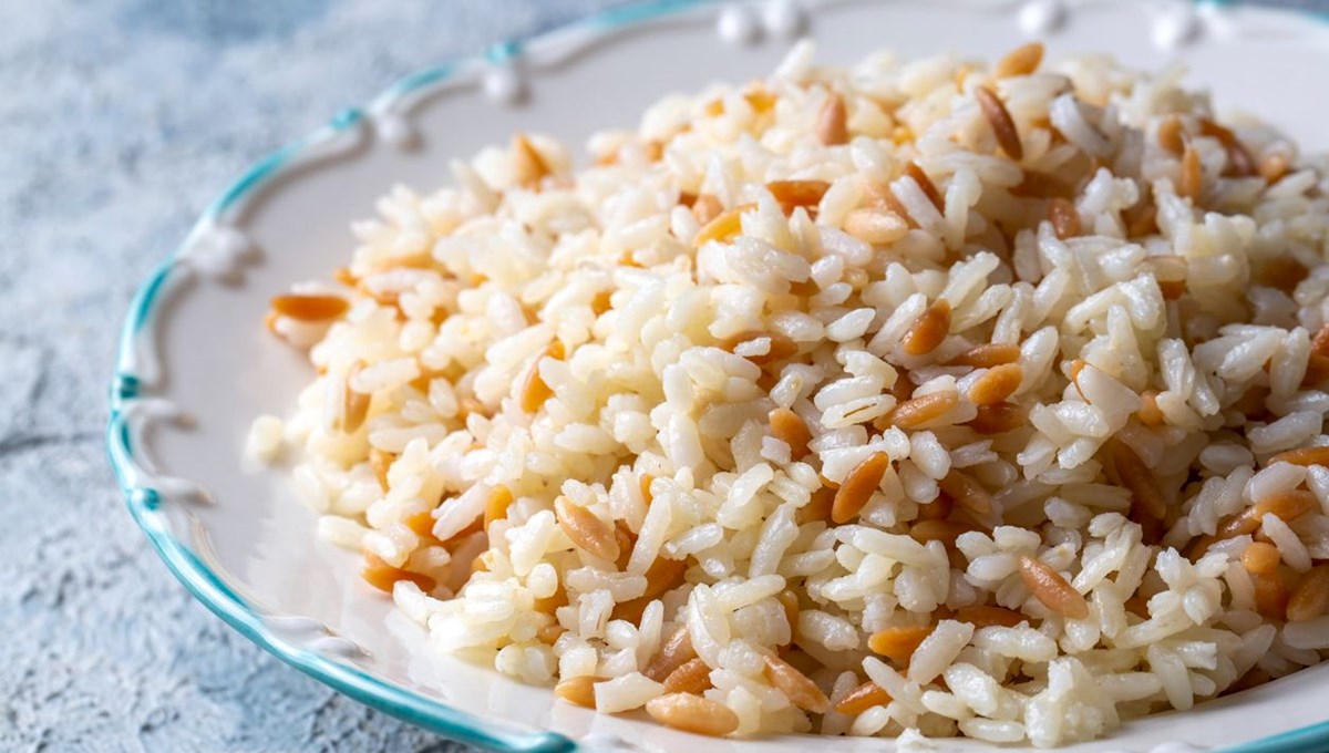 Tane tane pirinç pilavı yapmak çok kolaymış! İçine 1 yemek kaşığı eklemek yetiyor: Bir kez deneyen bu tariften vazgeçemiyor