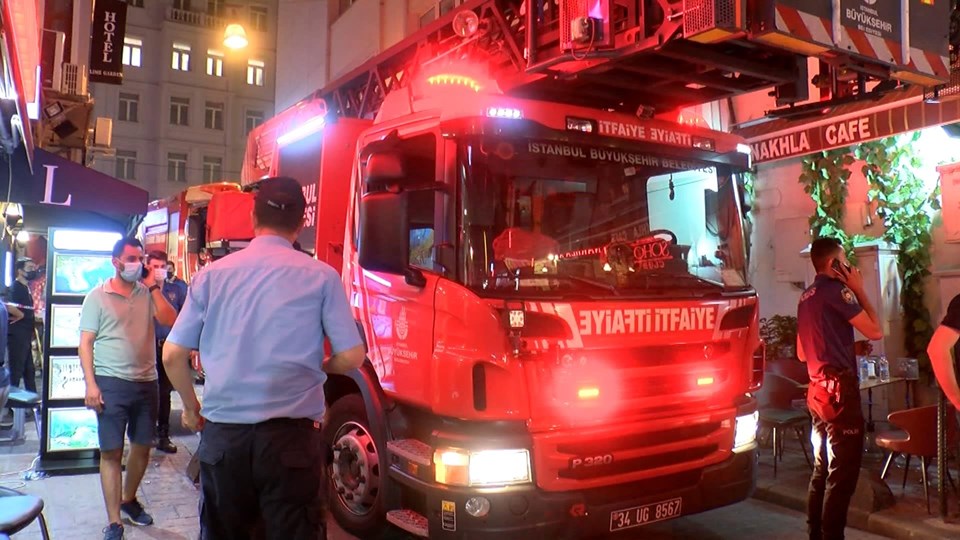 Beyoğlu İstiklal Caddesi'nde otel yangını - 2