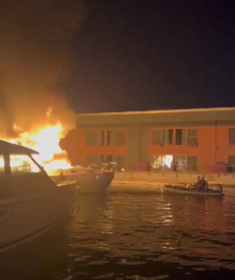 Tuzla marinada 4 tekne alev alev yandı 74