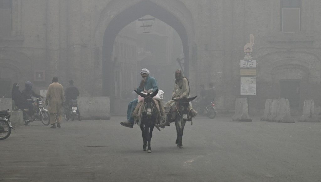 Pakistan'da hava kirliliği: Toksik duman uzaydan görülüyor, milyonlarca insan tehlikede!