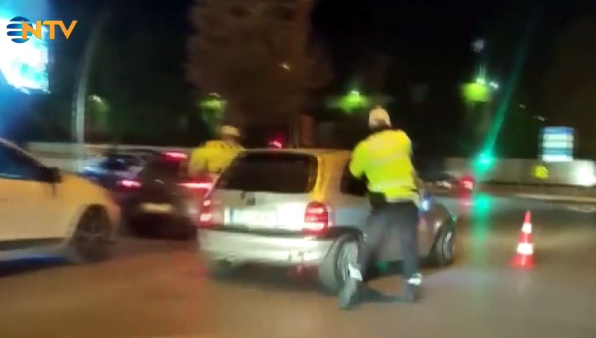 Aracını polislerin üzerine sürdü