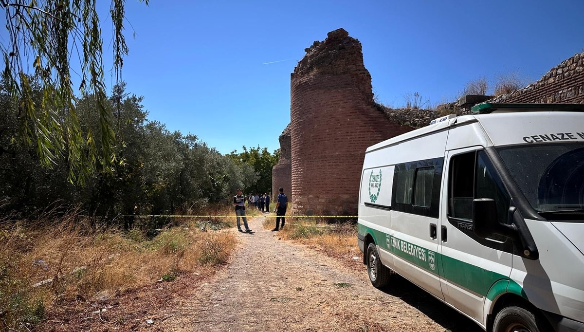 İznik'te tarihi surlarında dibinde ceset